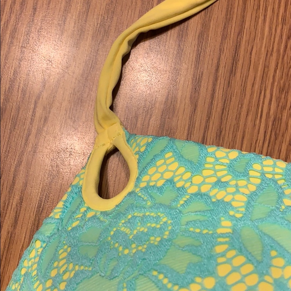 Victoria’s Secret swim top size 34D - Picture 2 of 5